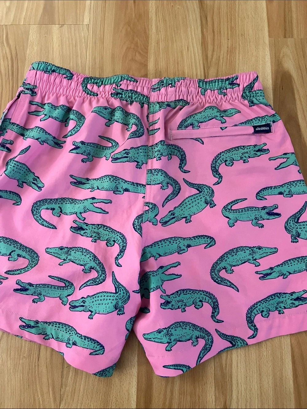 chubbies the Glades Pink Swim Trunks with Green Alligator Motif - size Small